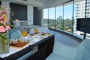 Ropa de cama de alta calidad y minibar 