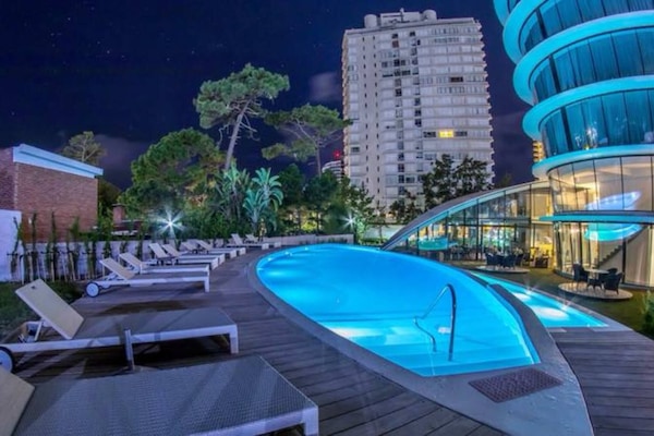 Utendørsbasseng og bassengparasoller