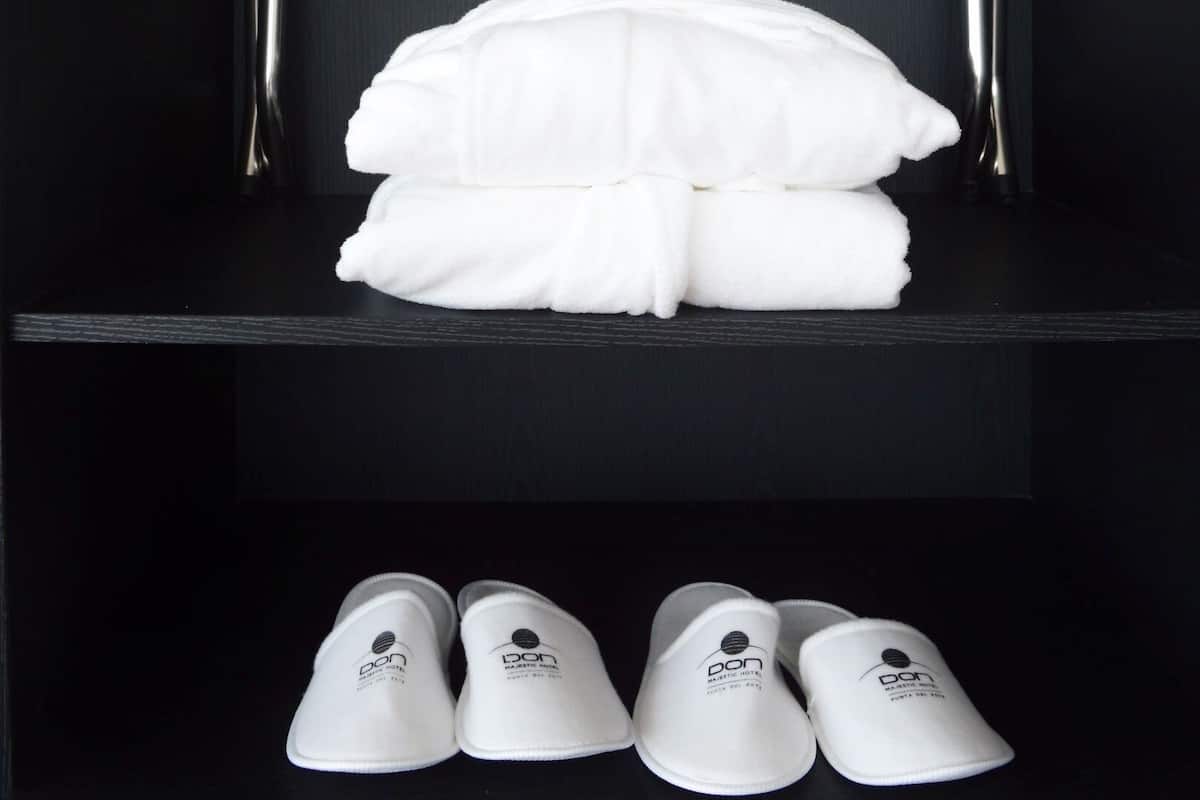 Premium bedding, minibar, in-room safe, desk