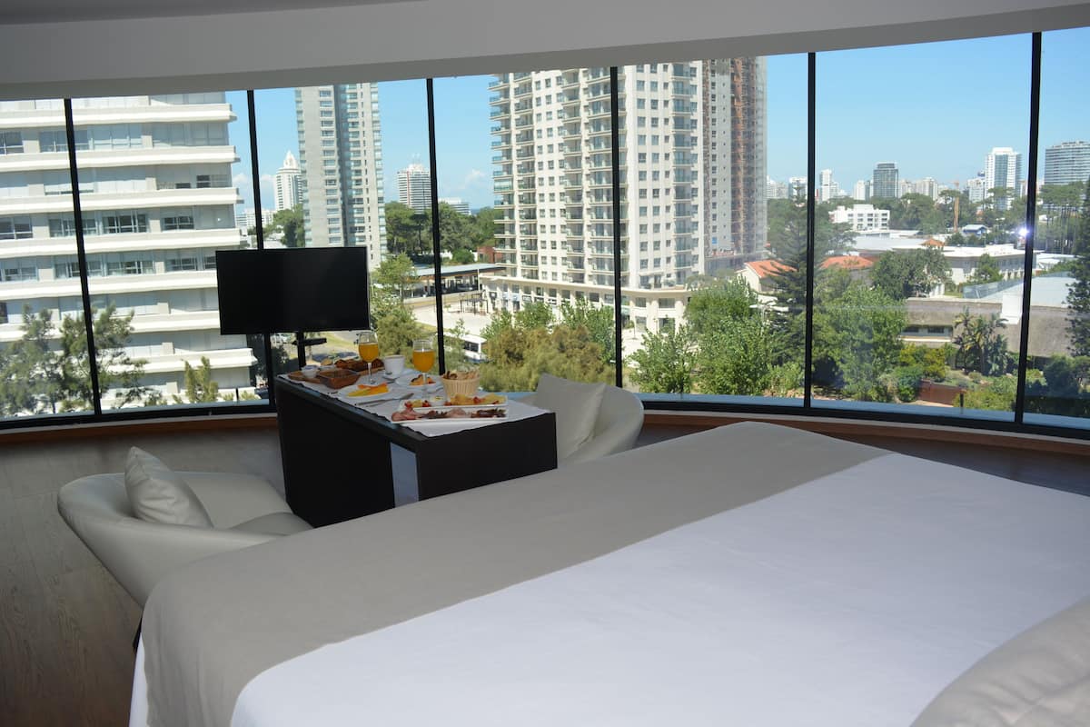 deluxe double room | premium bedding, minibar, in-room safe, desk