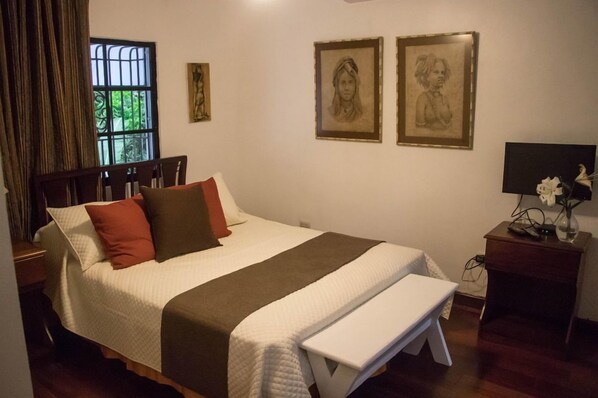 In-room safe, free WiFi, bed sheets