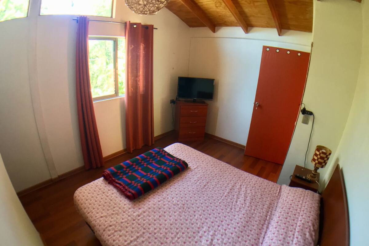 Sistema de insonorización, wifi gratis y ropa de cama
