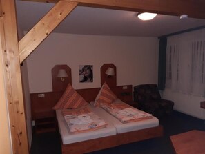 Minibar, desk, laptop workspace, free WiFi - Desperados Hotel (Bergen)