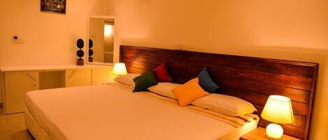 Chambre Familiale, accessible aux personnes à mobilité réduite, fumeurs | Coffres-forts dans les chambres, bureau, chambres insonorisées