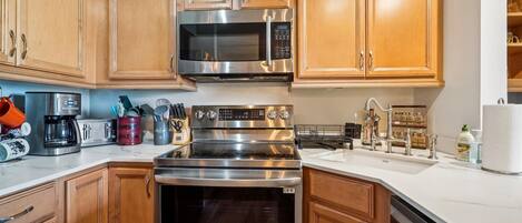 Fridge, microwave, stovetop, dishwasher