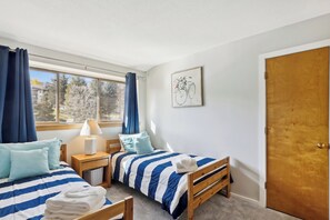 3 bedrooms, internet, bed sheets