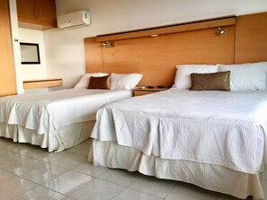 1 bedroom, iron/ironing board, WiFi - Condos Brisas offers great location for family and friends. Great beach and pool (Zona Hotelera)