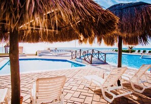 Outdoor pool - Condos Brisas offers great location for family and friends. Great beach and pool (Zona Hotelera)