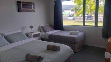 4 Schlafzimmer, Bügeleisen/Bügelbrett, kostenloses WLAN, Bettwäsche