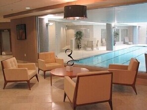 Piscine couverte, piscine extérieure
