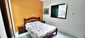 2 bedrooms, iron/ironing board, free WiFi