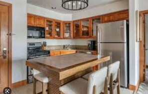 Private kitchen - Hilton's Valdoro Lodge: Spring Break - March 8-15, 2025 (Breckenridge)