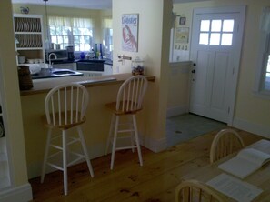 Dining - 5 BR - Beautiful Property-Chatham in-Town & Oyster Beach Inlet (Chatham)