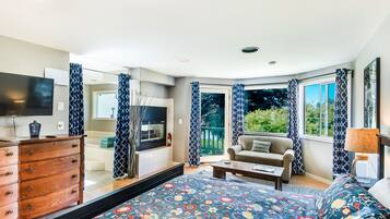 6 bedrooms, desk, iron/ironing board, free WiFi