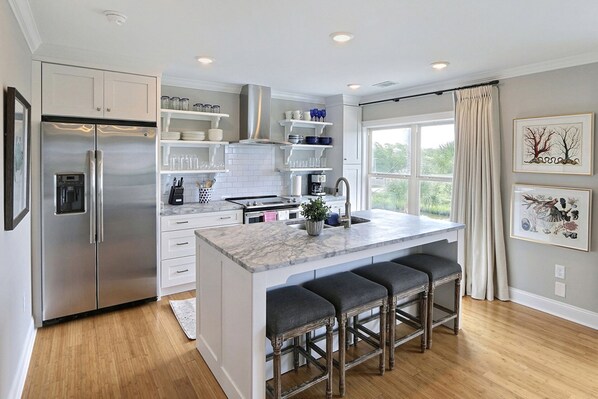 Horno, parrilla de estufa, lavavajillas y tostadora 