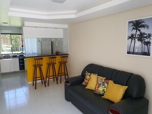 Smart TV - BEAUTIFUL APARTMENT IN CLOSED CONDO ON GUAIBIM BEACH - VALENCIA / BAHIA (Guaibim)