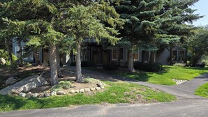 Unclassified image, 3 of 17, button - Snowcreek Resort Vacation Rental 871 (Mammoth Lakes)