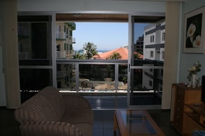 TV, mesa de pingue-pongue