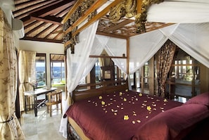 6 bedrooms, in-room safe, desk, iron/ironing board - Three oceanfront luxury villas with sauna and tennis court (Sengkidu)