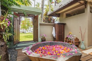 المنطقة المحيطة بالمنشأة