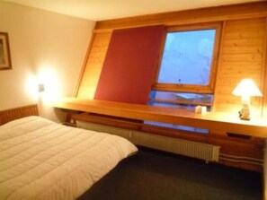 2 chambres, fer et planche à repasser
