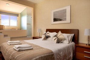 5 bedrooms, iron/ironing board, free WiFi, bed sheets