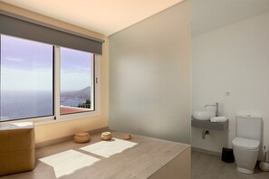 淋浴设施、免费洗浴用品、吹风机、毛巾