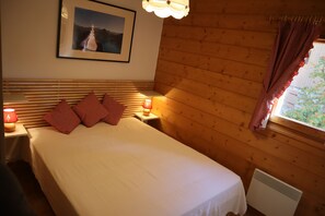 4 soverom, strykejern/-brett, reiseseng for barn og wi-fi (inkludert)