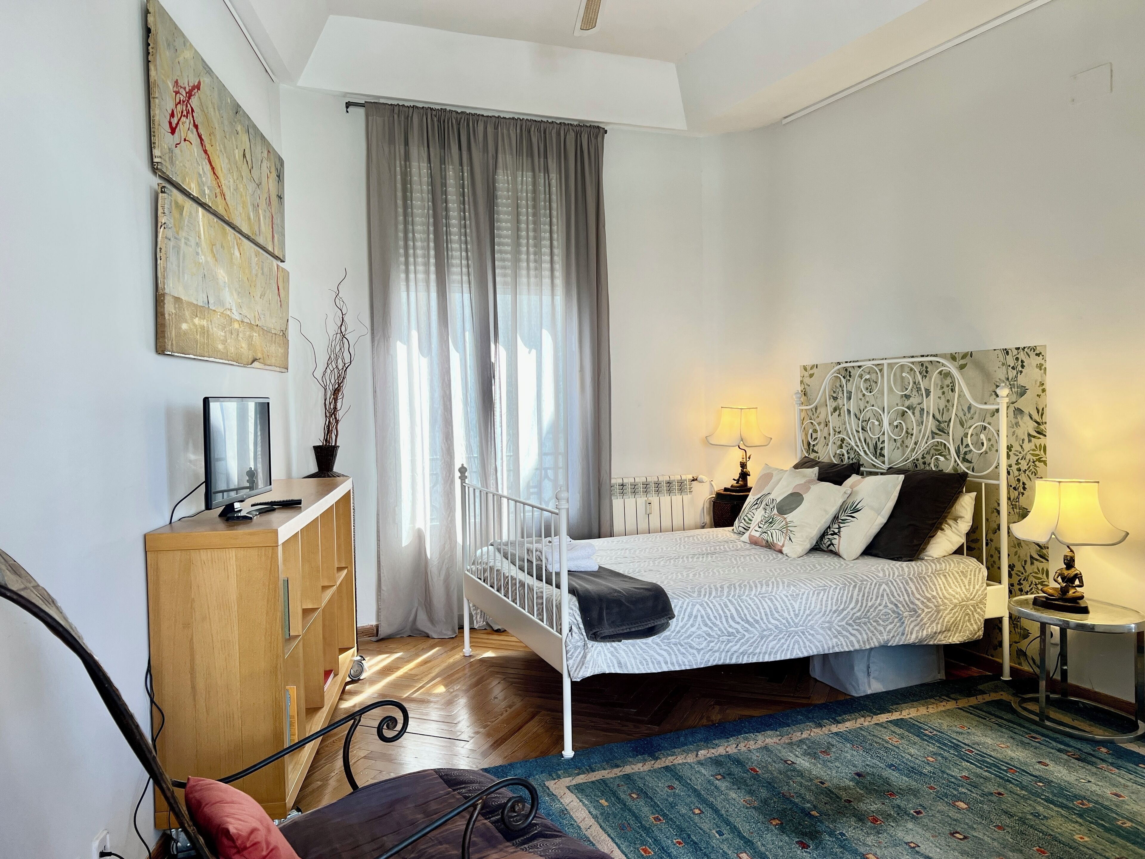 2 slaapkamers, een strijkplank/strijkijzer, wifi, beddengoed