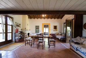 TV, fireplace - Holiday house with garden and swimming pool (Gonnesa)