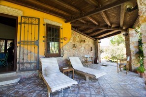 Terrace/patio - Holiday house with garden and swimming pool (Gonnesa)