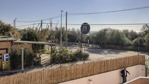 A parking area with a sign indicating a €3 fee for 3 hours. - Front Beach Posto Vecchio 2 by LoveSud (Pescoluse)