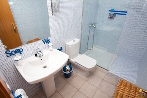 Haartrockner, Handtücher, Toilettenpapier