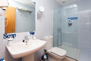 Hair dryer, towels, toilet paper - Corralejo Main Street Apartment (Corralejo)