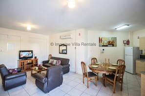 Dining - An apartment that sleeps 5 guests  in 2 bedrooms (Unknown)