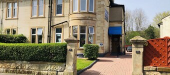 Triple Deluxe Family Room with sharing facilities - Alba Self Catering