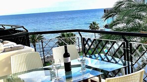 Outdoor dining - MI CAPRICHO 2D BEACHFRONT: Apartment with sea view (Mijas)
