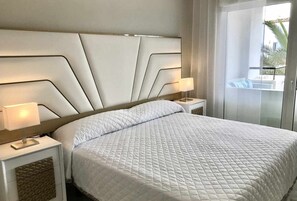 2 bedrooms, iron/ironing board, free WiFi, bed sheets - MI CAPRICHO 2D BEACHFRONT: Apartment with sea view (Mijas)