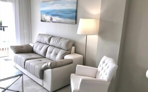 TV - MI CAPRICHO 2D BEACHFRONT: Apartment with sea view (Mijas)