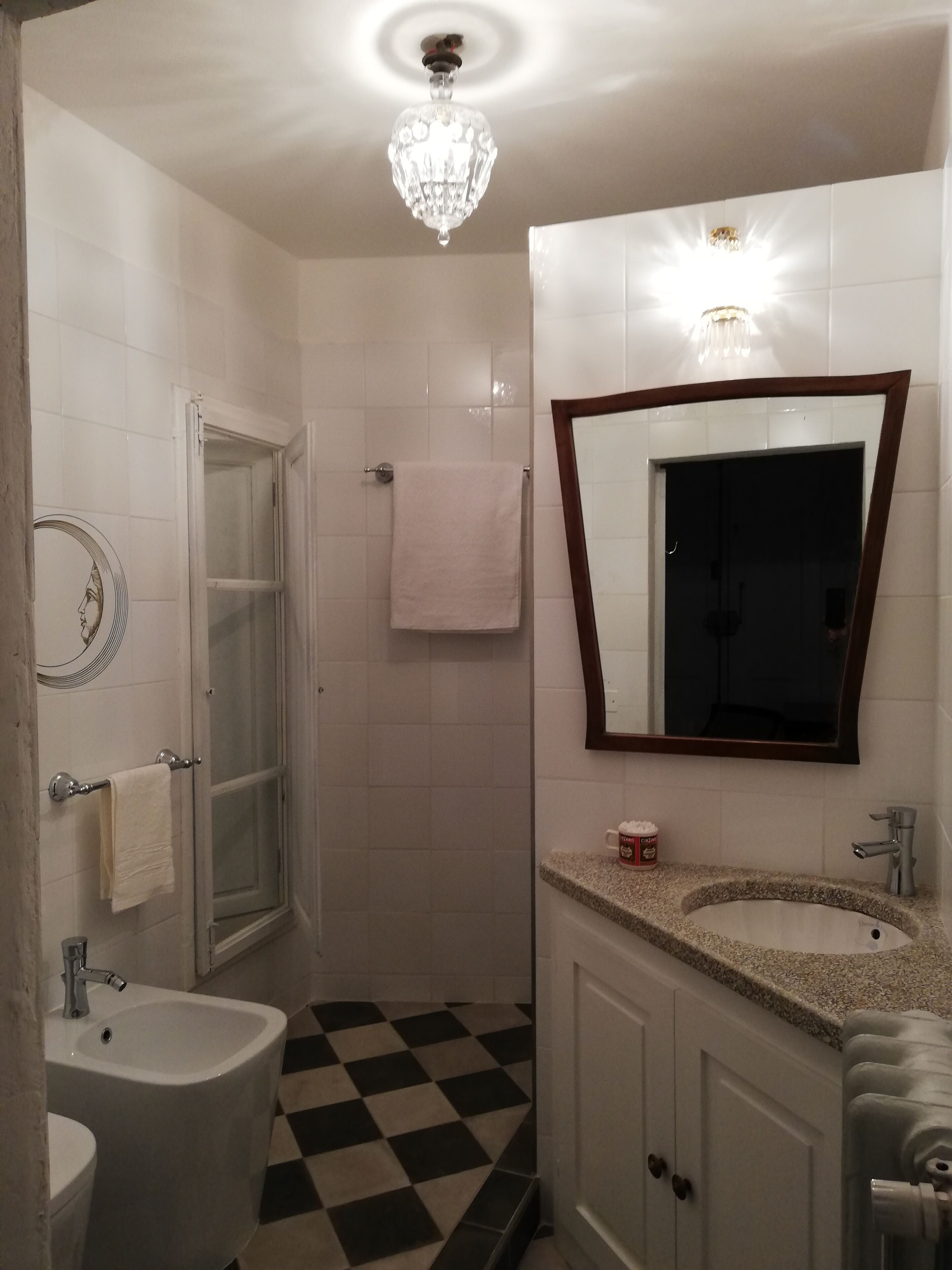 Dusche, Haartrockner, Bidet, Handtücher