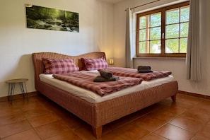 4 habitaciones, tabla de planchar con plancha, cuna de viaje y wifi 