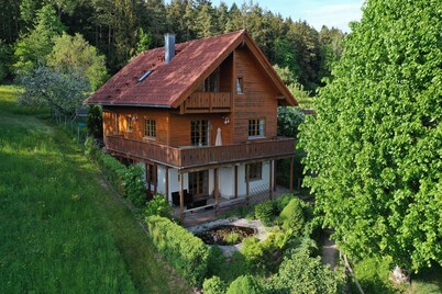 Wooden House on 160m² - open galery, fireoven, jacuzzi, WLAN, BBQ, baclcony & terrace