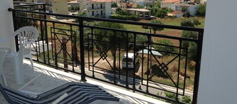Spacious apartment near the beach with a unique view of Finikounda