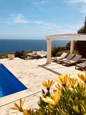 Outdoor pool, a heated pool - 180 degree sea view ***** 1st sea line, private*large pool*great garden *WIFI (Cala Pi)