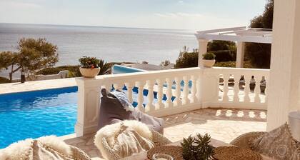 180 degree sea view ***** 1st sea line, private*large pool*great garden *WIFI