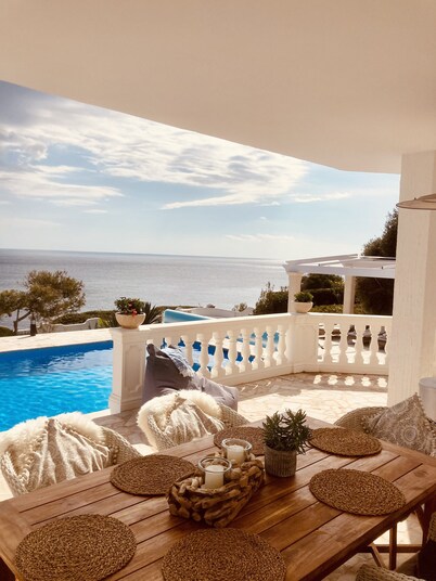 180 degree sea view ***** 1st sea line, private*large pool*great garden *WIFI
