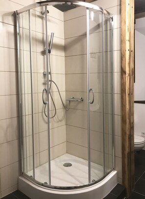Shower, hair dryer, towels, soap - Holiday apartment PENZLIN in a maritime style near Radeberg (Leppersdorf)