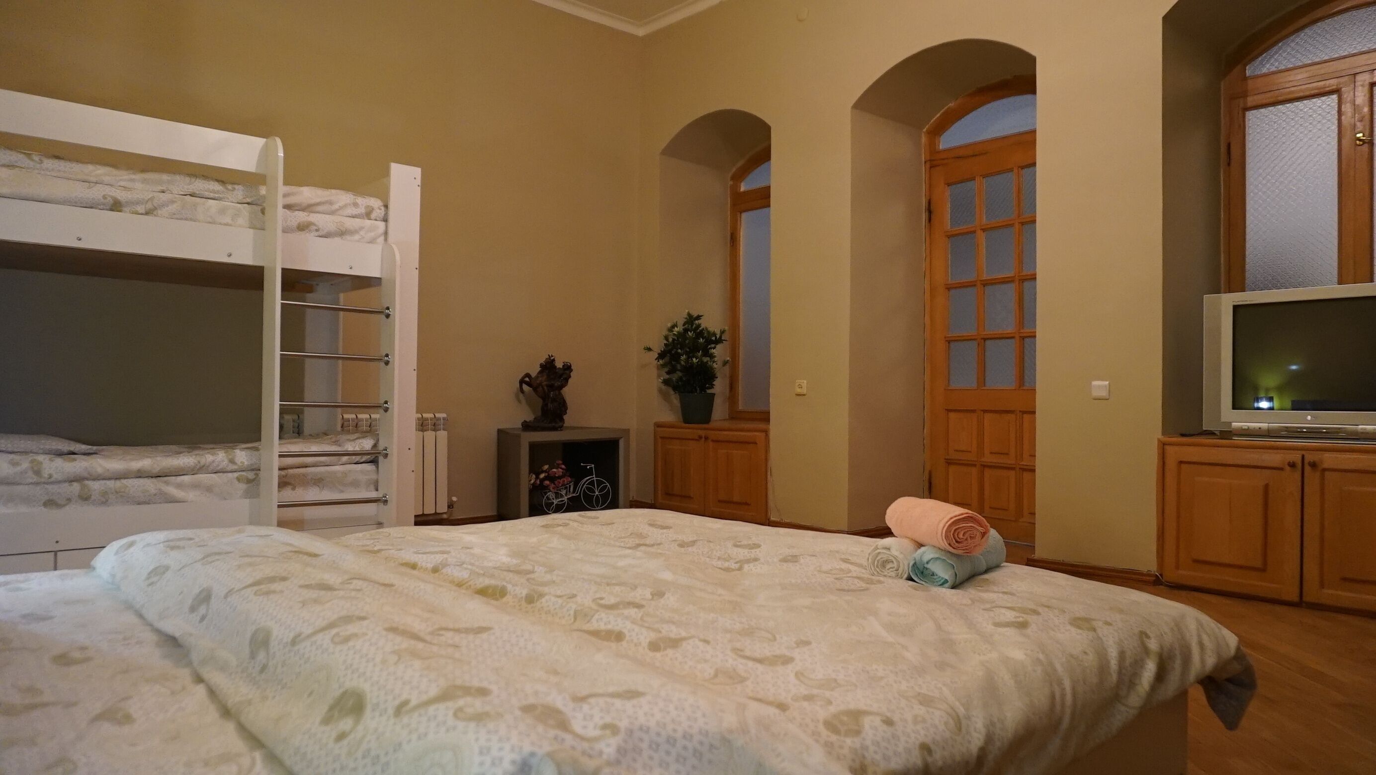 4 habitaciones, tabla de planchar con plancha y wifi 