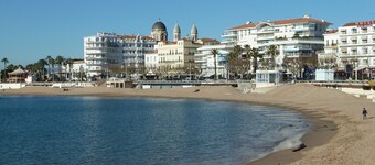 Renovated apartment in Valescure, with pool and golf view, near the sea