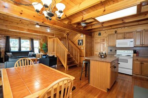 Interior -  Private Cabin close to Dollywood, The Island, and The Cal Ripken experience. (Pigeon Forge)